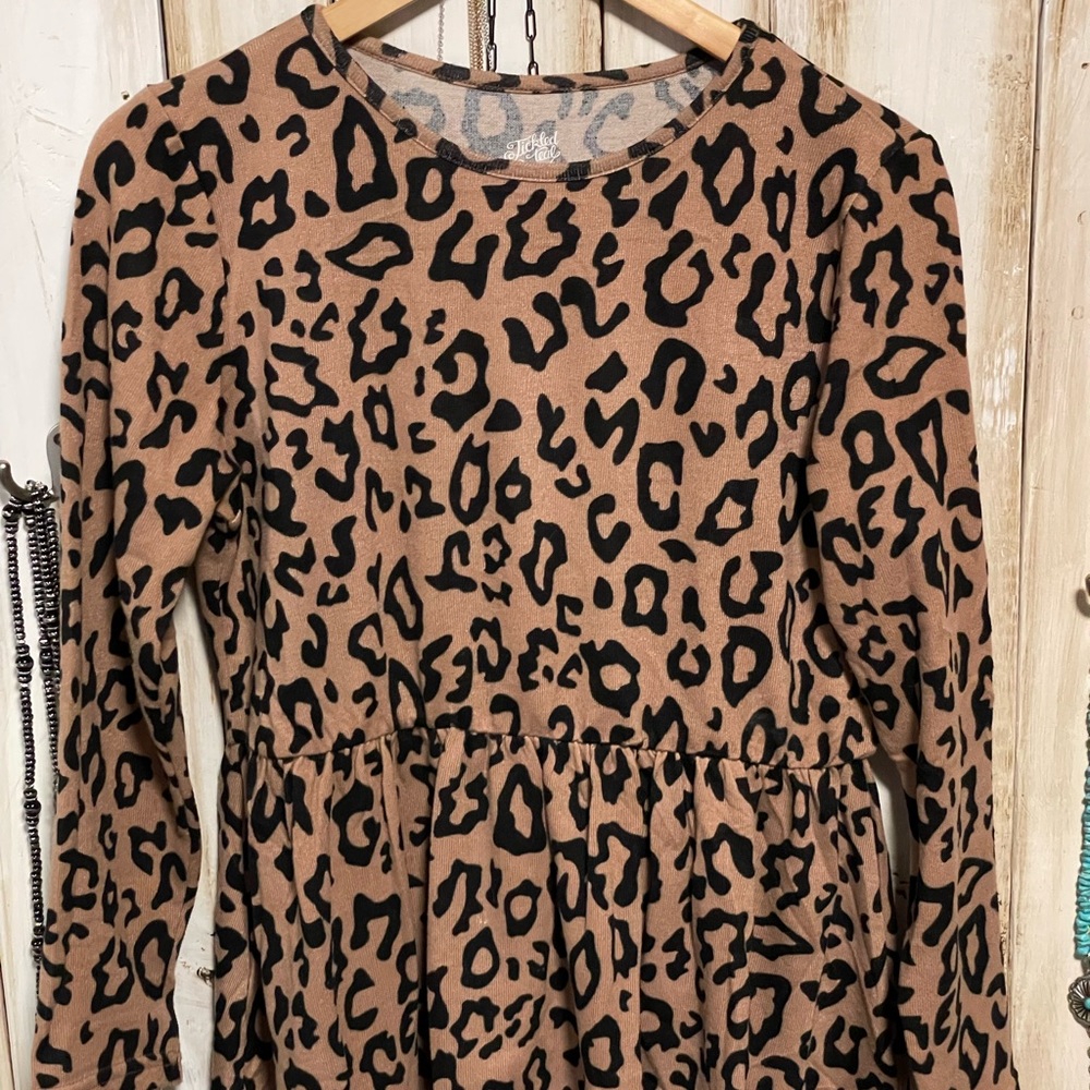 Long sleeve cheetah print